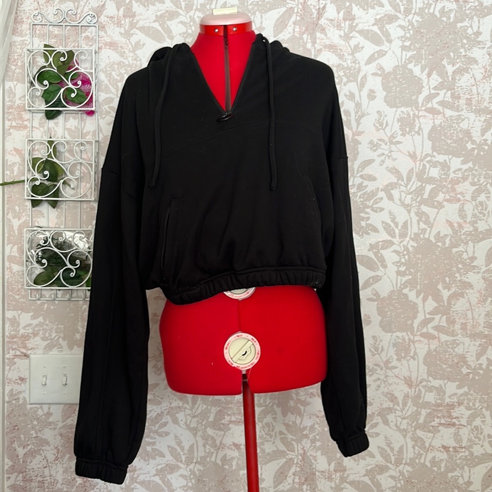 ALO Black Pullover Cropped Half-Zip Hoodie